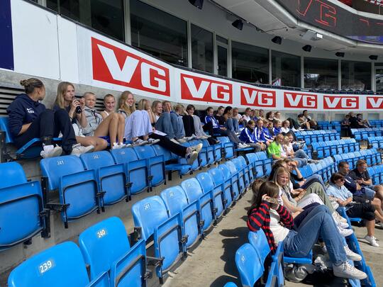 Jentene på Ullevaal stadion