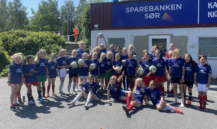 TINE og Store Bergans jentefotballskole